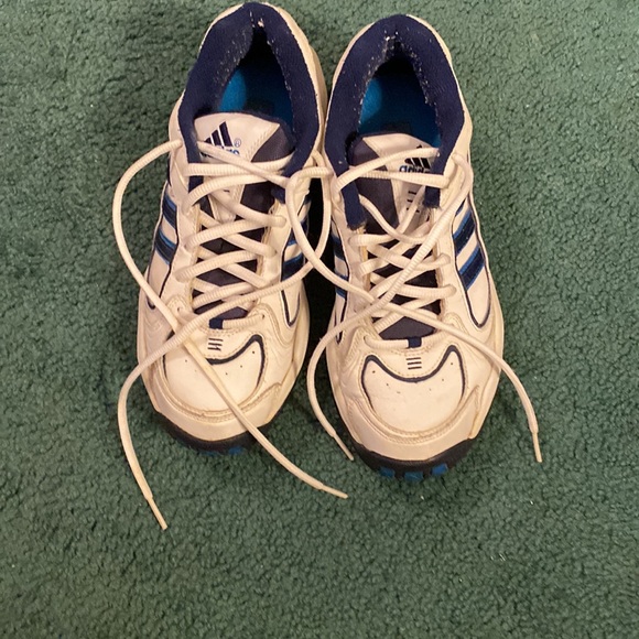 ADIDAS LADIES WHITE LEATHER TENNIS SHOES VGUC SIZE 81/2 TRIMMED IN NAVY BLUE - Picture 7 of 8